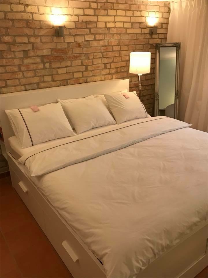 Pokoj s manželskou postelí